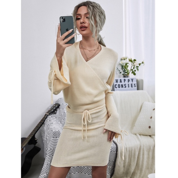 Casual Knit Outfit: Long Sleeve Top and Mini Skirt - Picture 3 of 8